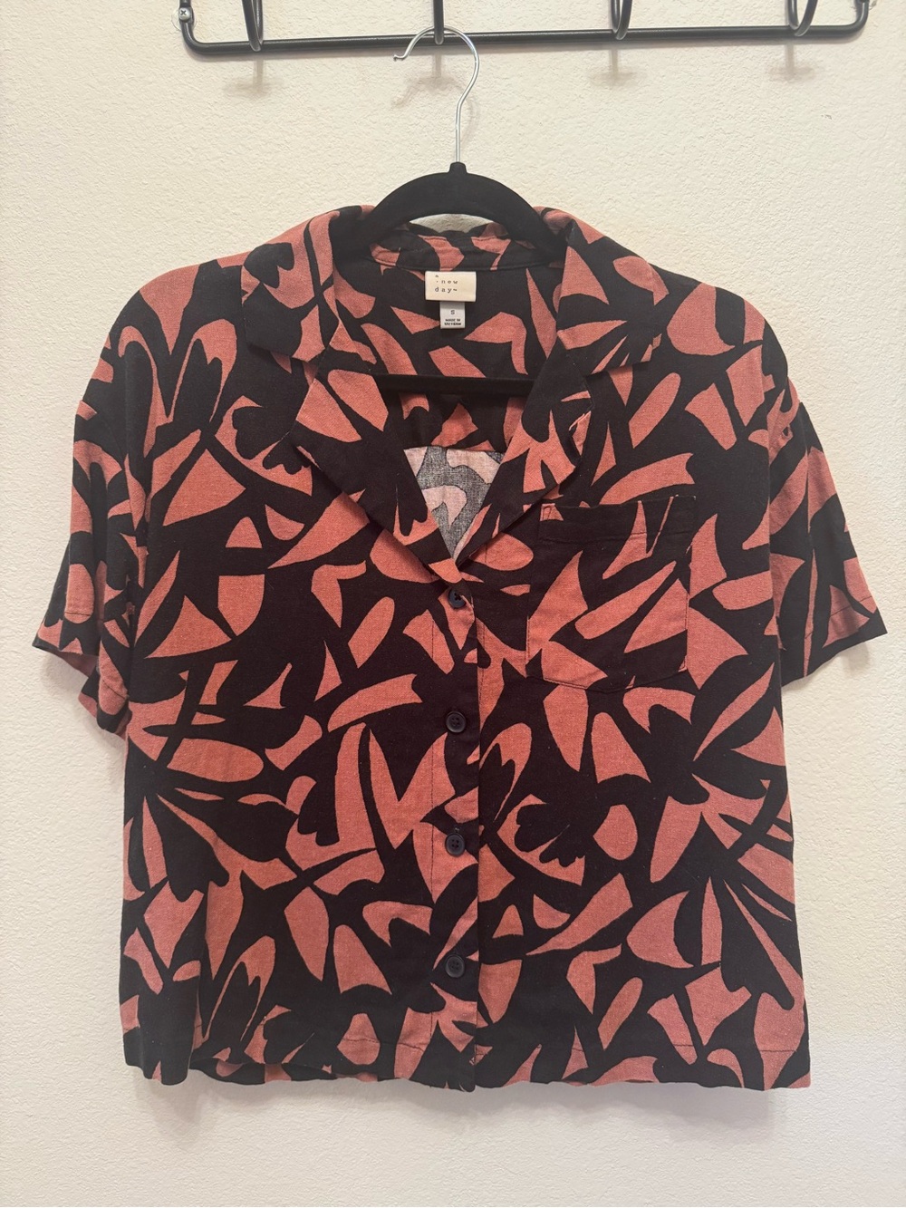 a new day Black & Brown Abstract/Floral Short-Sleeve Button-Up Crop Top SMALL
